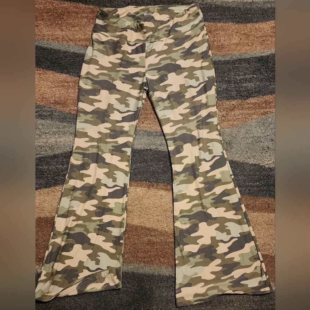 No Boundaries Camouflage Pants